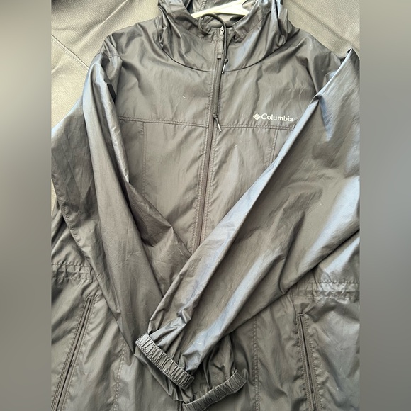 Columbia Black Windbreaker - Picture 1 of 2